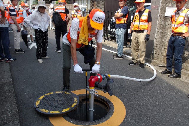スタンドパイプ取扱い訓練写真