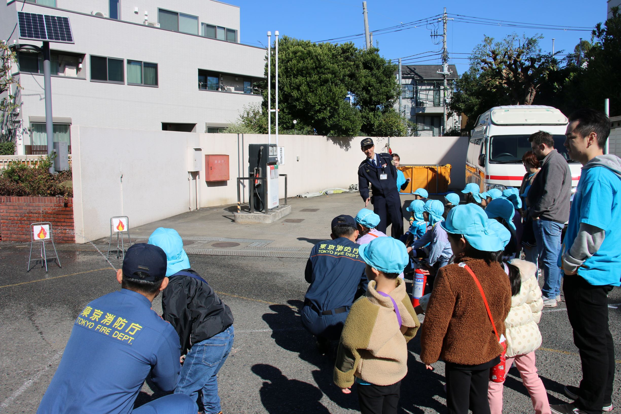 庁舎見学 初期消火訓練の様子