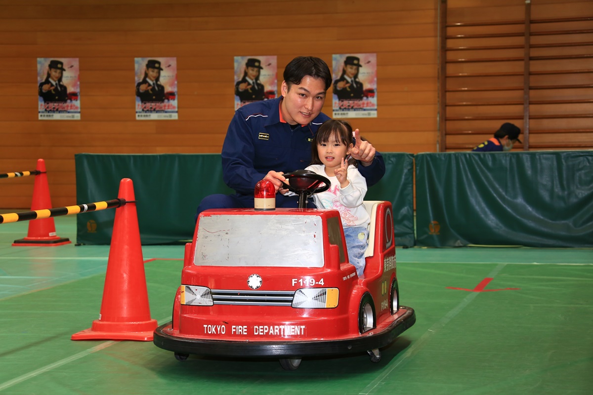 ミニ消防車乗車体験