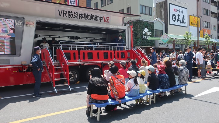 VR防災体験車