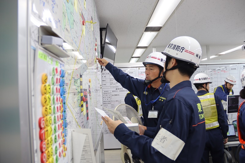 災害現場へ出場する消防隊を地図上で表示しています