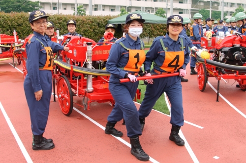 女性消防団員
