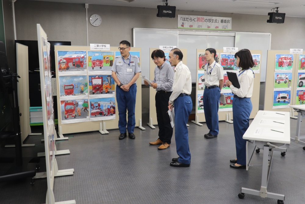 はたらく消防の写生会審査会