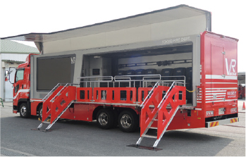 VR防災体験車（横）