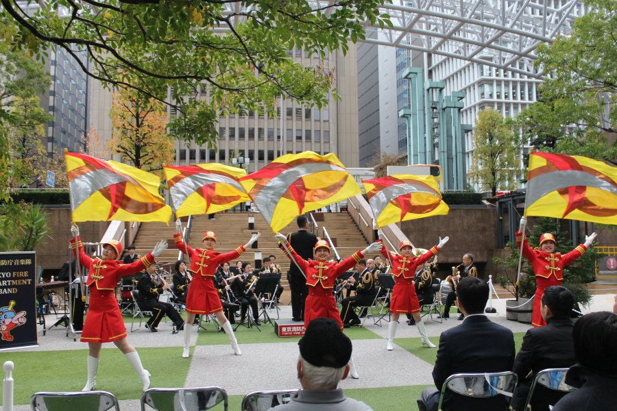 ビルの谷間のコンサート　写真