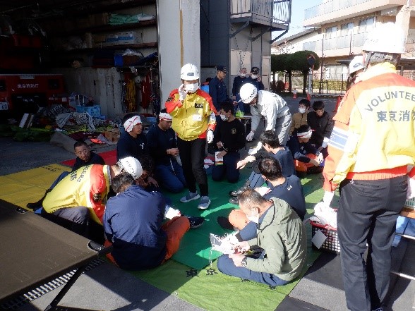 ＜大規模災害発生時の応急救護訓練＞