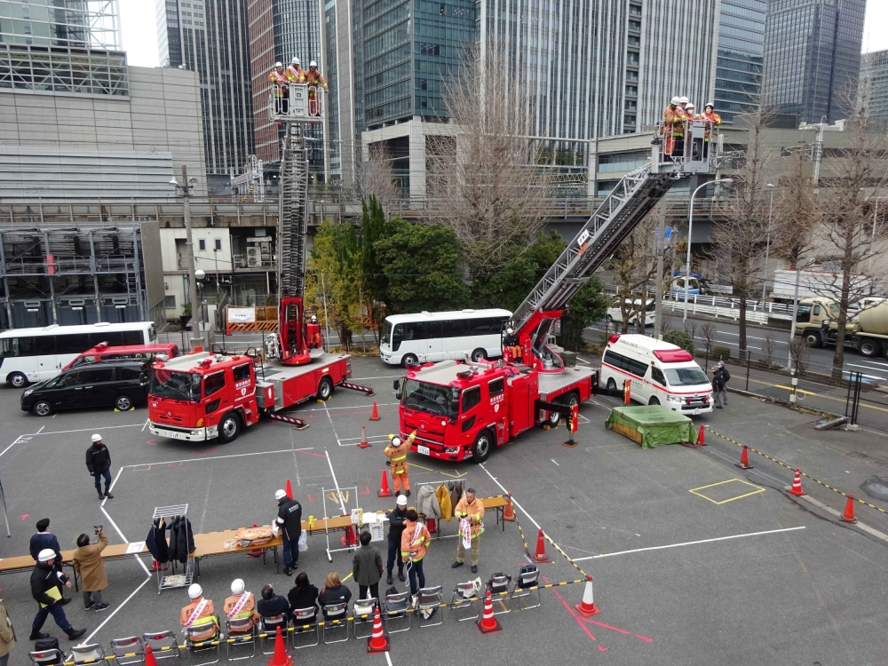 はしご車搭乗体験の様子