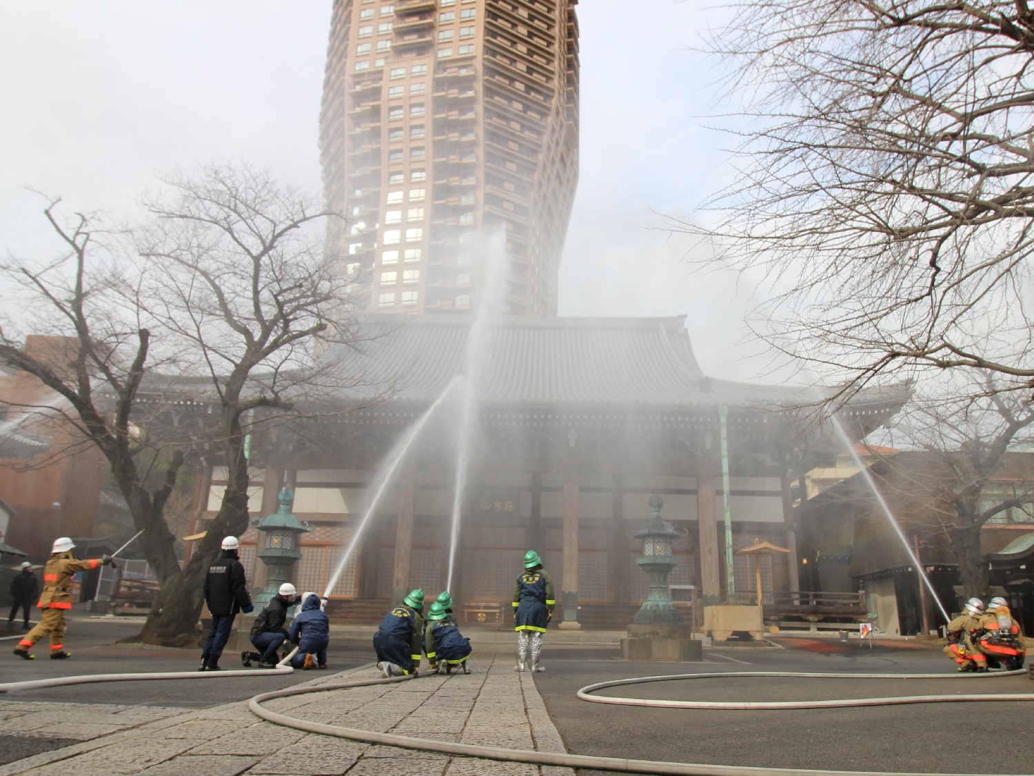 文化財防火デー　一斉放水