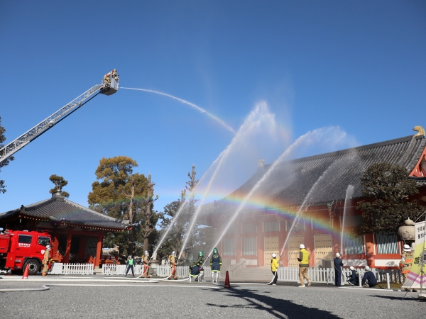 文化財防火デー消防演習一斉放水