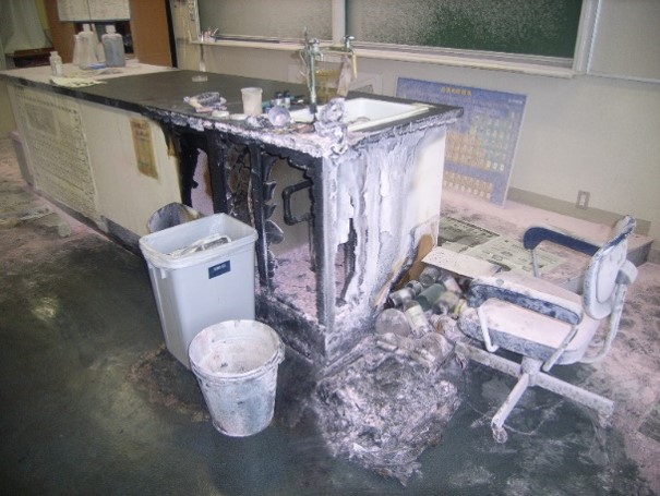 焼損した実験室の様子