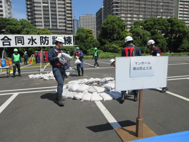 マンホール噴出