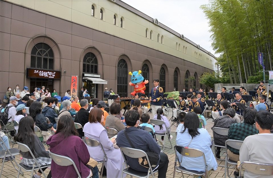 過去の「駅前音楽会」の様子です