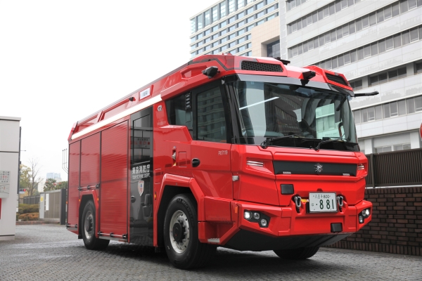 水槽付きポンプ車（電動型・補助発電機付き）