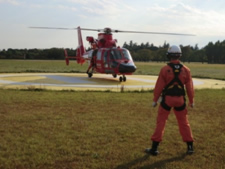 ヘリコプターによるホイスト救助訓練