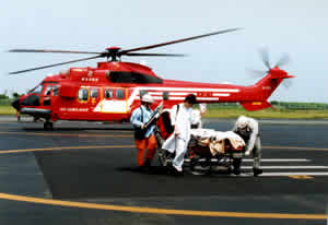 活動中の救急ヘリコプター
